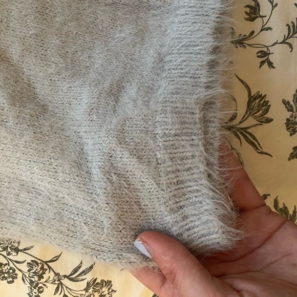 UO fuzzy cropped short sleeve sweater - Picture 4 of 4